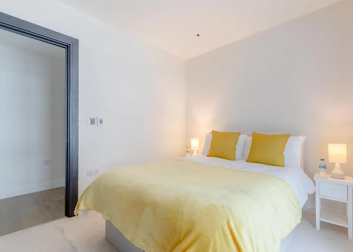 Luxury 2 Bed 2 Bath Close To Chelsea